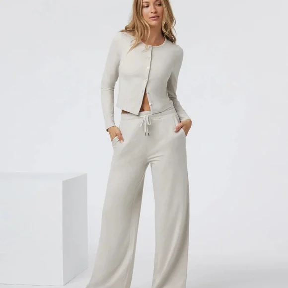 NWOT Vuori Halo Essential Wideleg Pant Ecru Heather Women’s Small - Picture 4 of 9